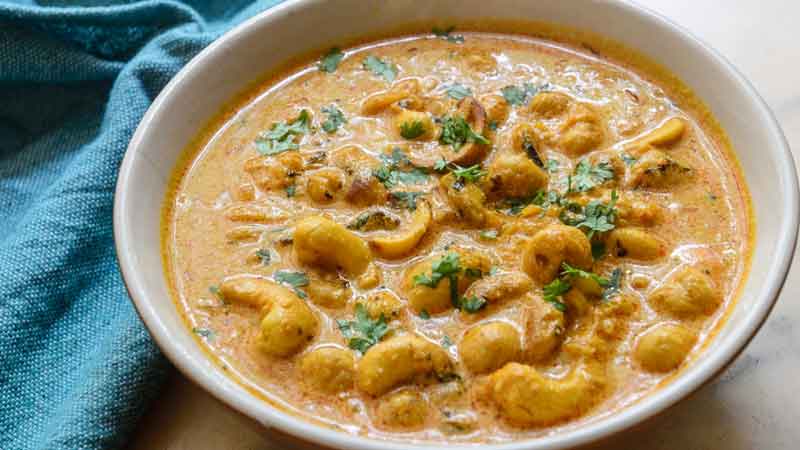 Makhana cashew curry made for the guest at home, the perfect option of healthy diet