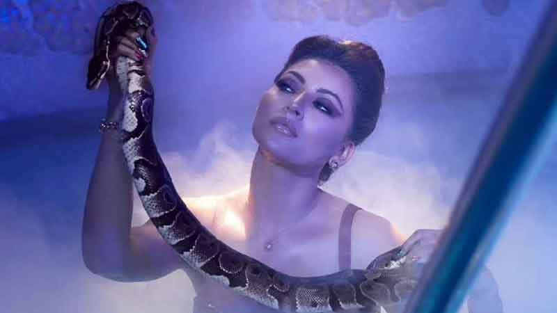 Urvarshi Rautela poses with the dragon