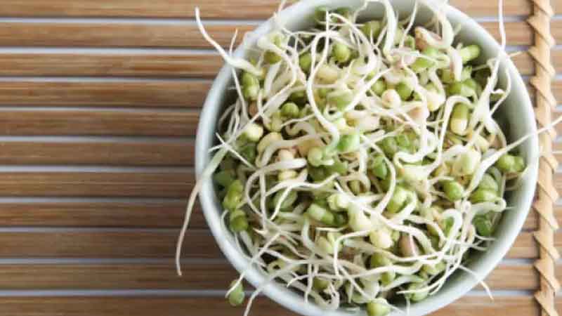 Is it harmful to eat sprouted gram during the rainy season? Follow these tips