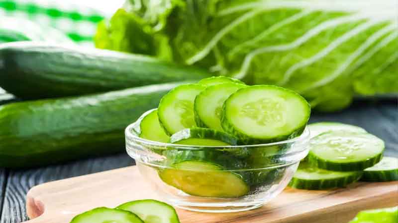 Cucumber keeps the digestive system healthy its consumption is very beneficial.